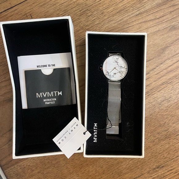 MVMT BOULEVARD WATCH NEVER WORN - Picture 2 of 9